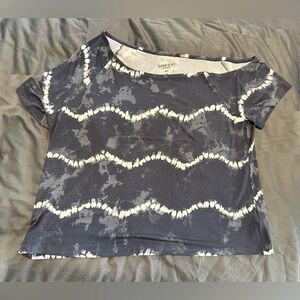 Torrid size 00 off the should blue and white tye dye top